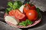 Healthy tomatoes snack (Pixabay)