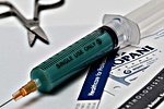 Vaccine syringe (courtesy of Pixabay.com)